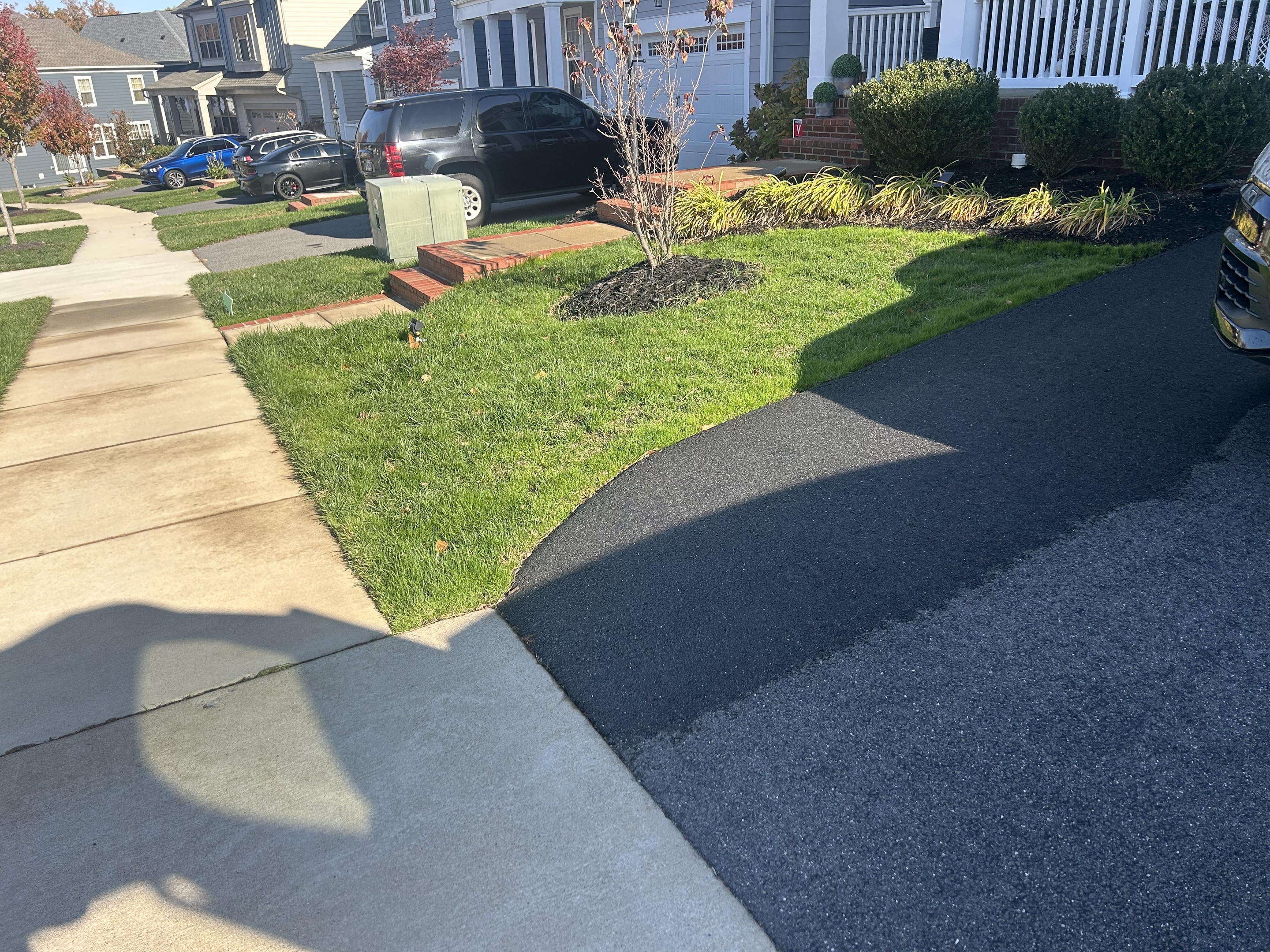 This project demonstrates certified organic crabgrass repair and turf restoration using compost topdressing, humic and fulvic acid soil conditioners, seaweed biostimulants, and heavy overseeding. The goal was to improve soil biology, reduce compaction, and establish dense turfgrass to naturally suppress crabgrass without chemical herbicides. This eco-friendly lawn care method is ideal for homeowners seeking safe, sustainable lawn solutions in Virginia.